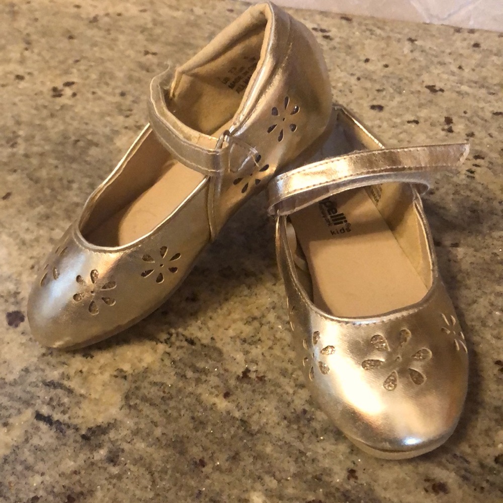 Girls shoes